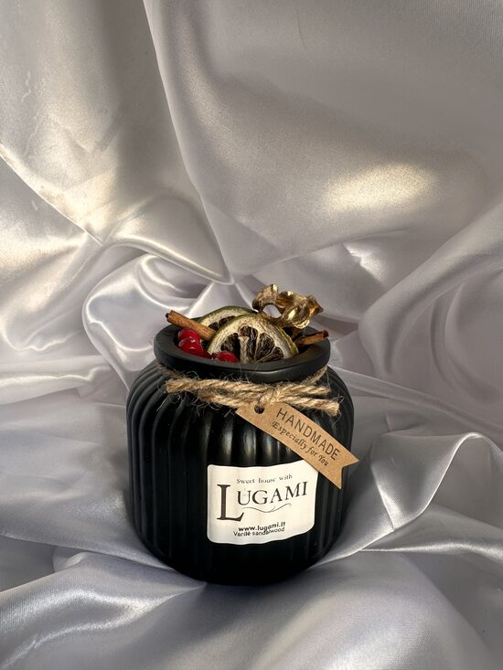 Puošni žvakė gipsiniame indelyje